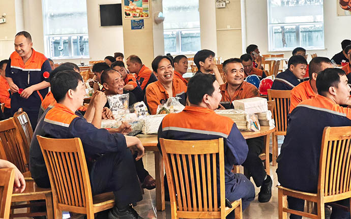 ‘工’赴盛夏 悦享清凉 | 黎明重工情系一